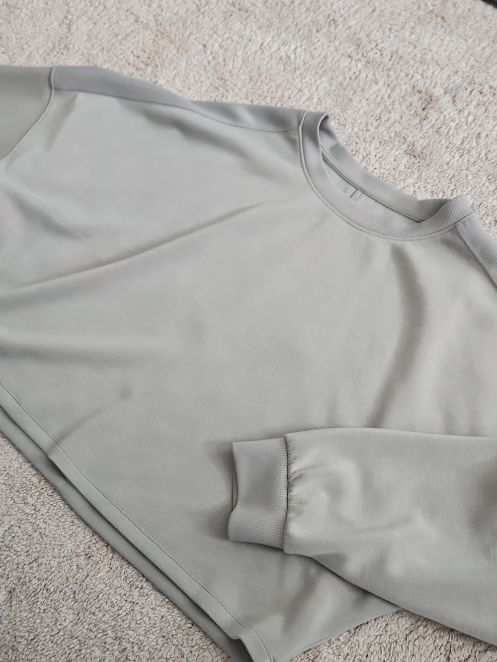 T/S By Thrive Crewneck In Pale Green/Gray